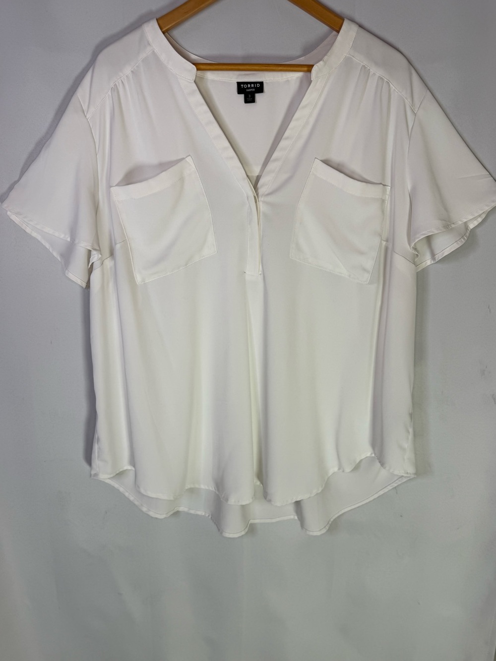 torrid - White V-Neck Short Sleeve Flowy Pocket Harper Blouse - Size 3X
